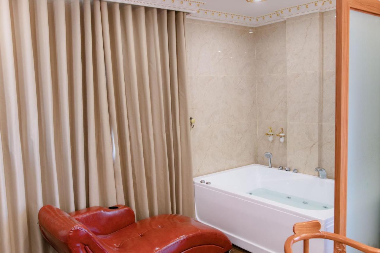 Tri Tam Hotel - Khach San Tri Tam Ben Luc מראה חיצוני תמונה
